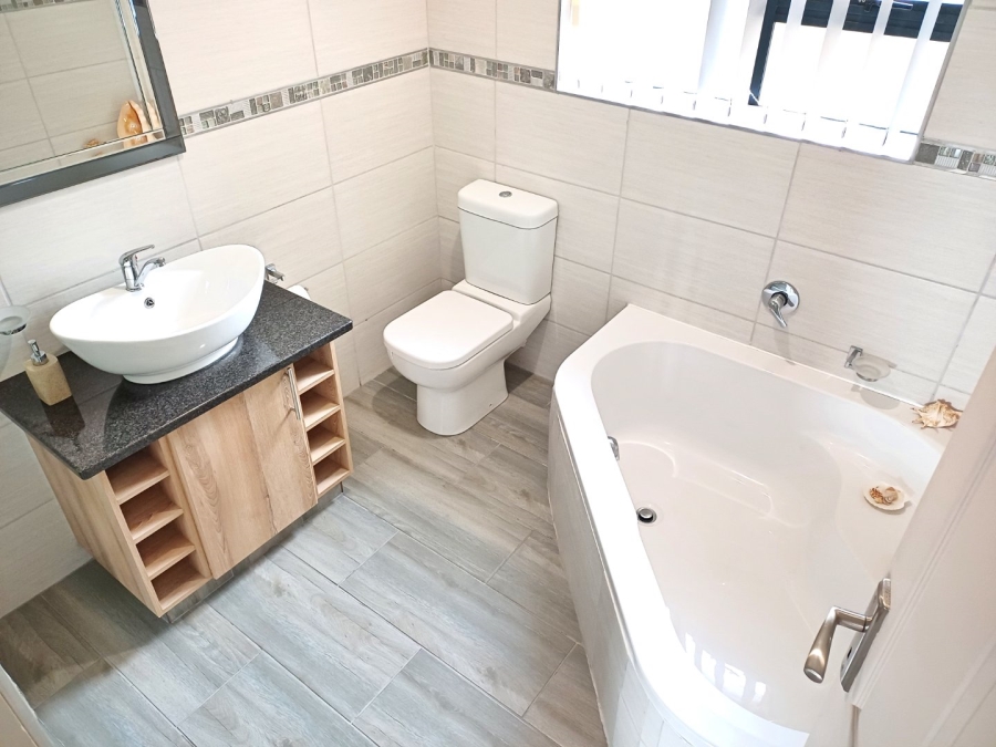 3 Bedroom Property for Sale in Reebok Western Cape